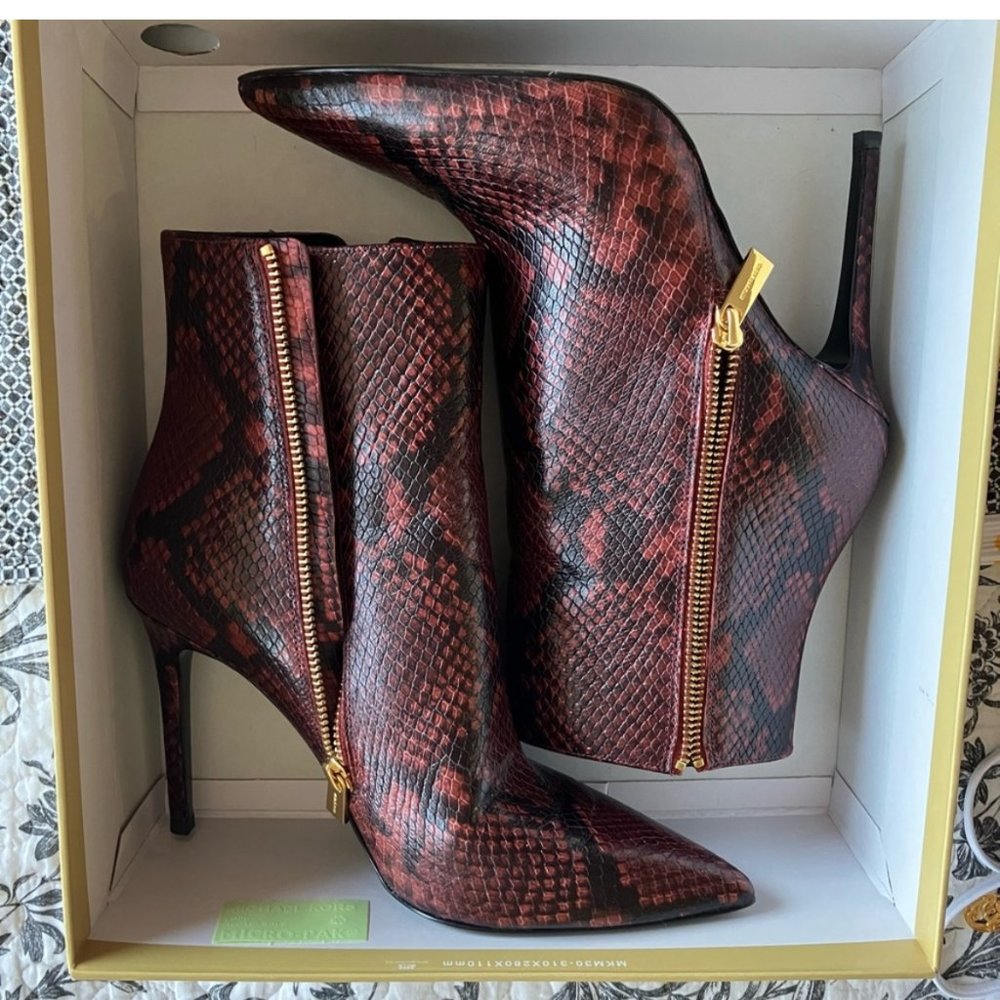 Michael Kors boots size 8